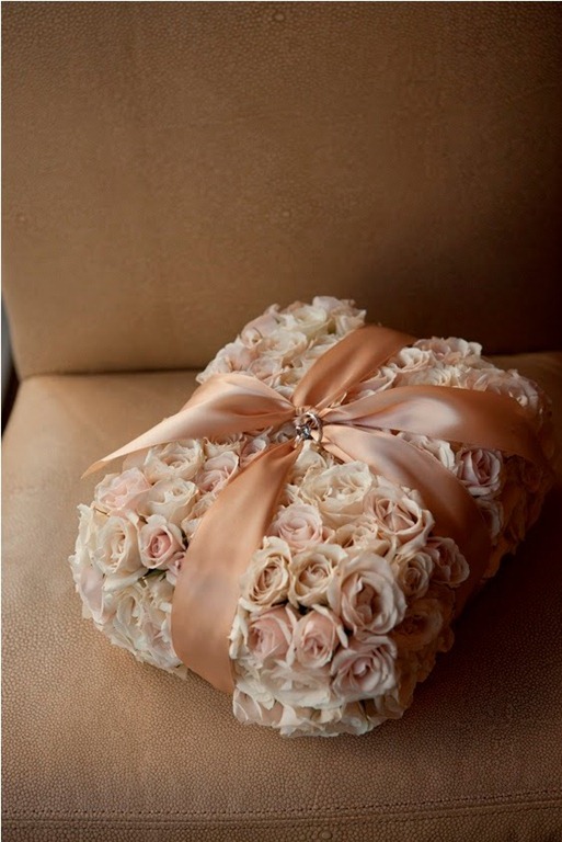[ring-bearer-pillow-ivory-roses--flor%255B1%255D.jpg]