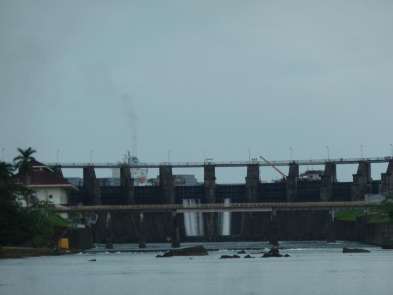 [chagres%2520downstream%2520of%2520spillway%2520dam%2520container%2520ship%2520and%2520repair%2520barge%255B3%255D.jpg]