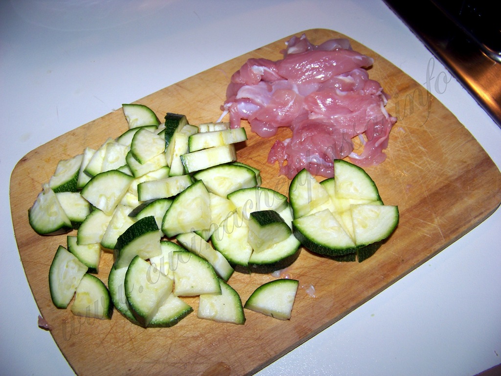 [mini%2520penne%2520con%2520zucchine%2520e%2520pollo%2520%25283%2529%255B4%255D.jpg]
