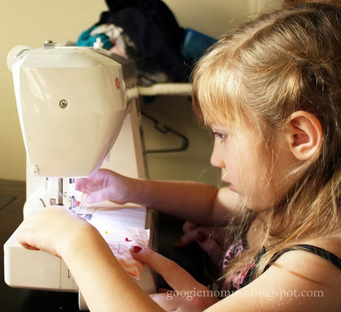 [IMG_6271_1031simple%2520sewing%2520book%255B3%255D.jpg]