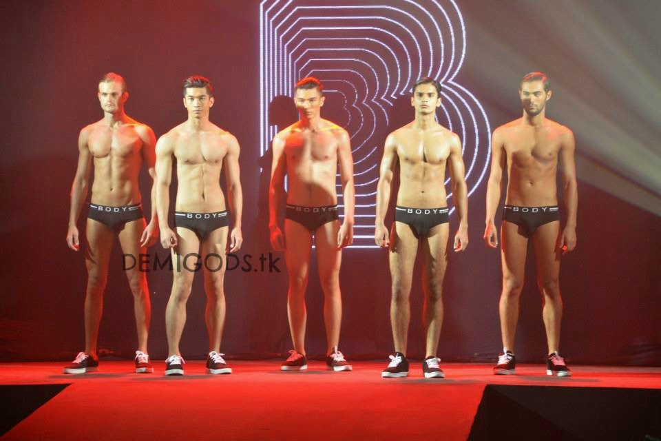 [Bench%2520the%2520Naked%2520Truth%2520press%2520preview%2520%252811%2529%255B3%255D.jpg]