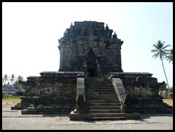 Indonesia, Jogyakarta, Mendut Temple, Banyan Tree, 30 September 2012 (1a) (7)