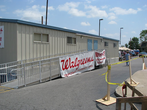 The temporary Walgreens Pharmacy on the southeast corner of 20th & Main. (Photo credit: Mike Smith)