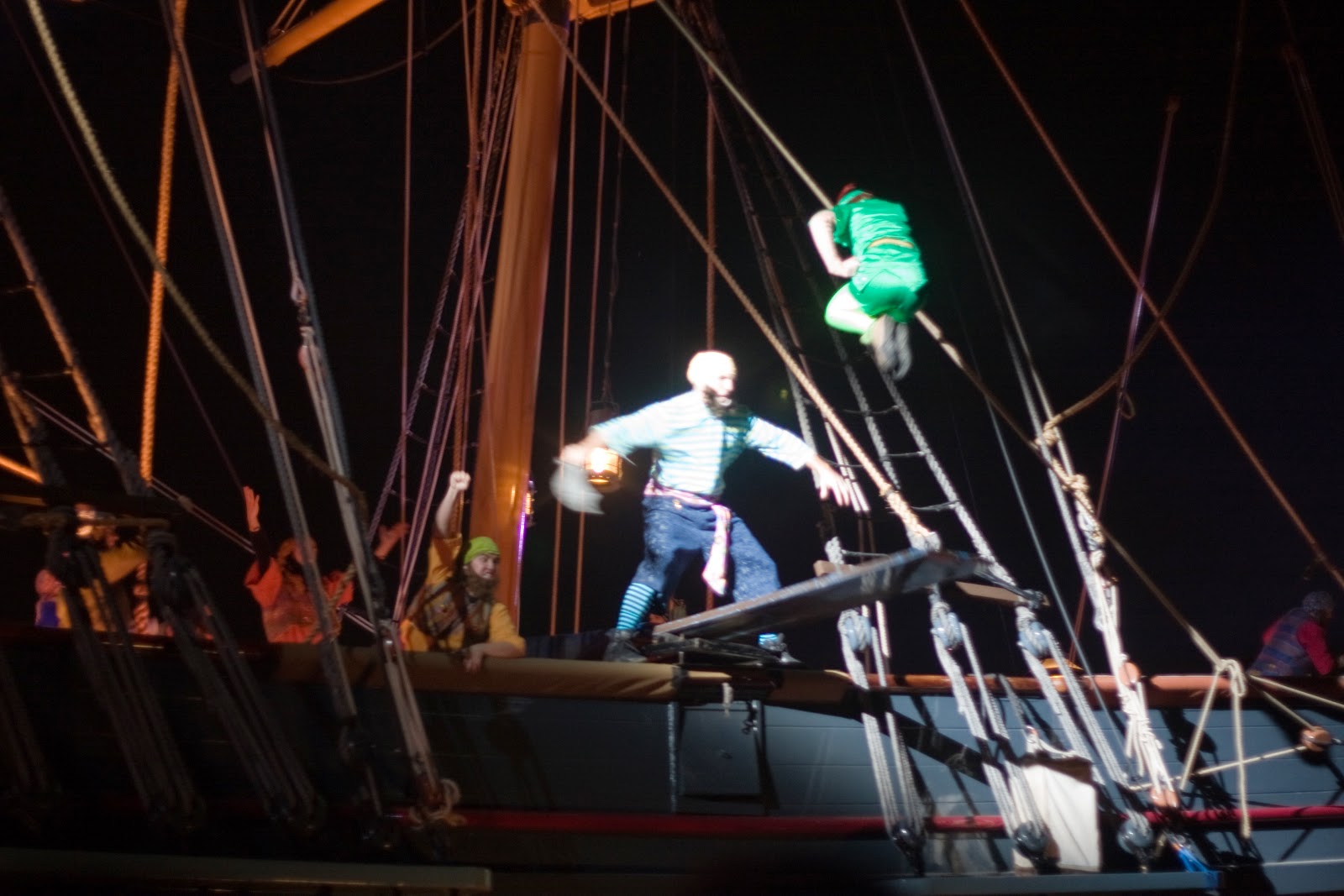 [fantasmic-peter-pan4.jpg]