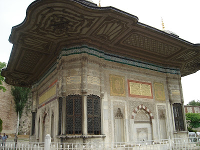 Day 4; Fountain of Sultan Ahmet III, in fron of the Topkapi Palace