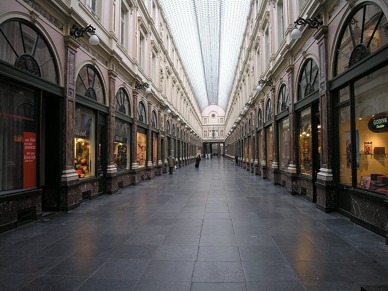 [800px-Galeries_Royales_Saint-Hubert%255B3%255D.jpg]