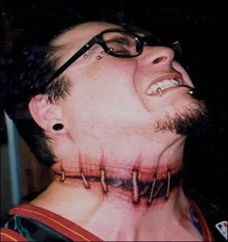 Strangest-Necks-04