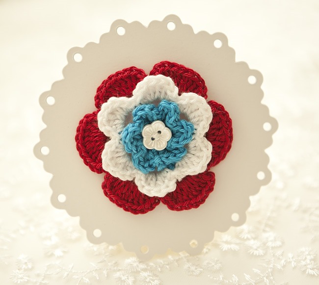 [Red-White-Blue-Crochet-Brooch02%255B4%255D.jpg]