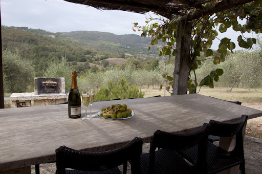 Umbria is one of the most remote and rustic regions in Italy. In addition to being the only landlocked peninsular region, it is the only landlocked region in all of Italy that doesn’t share a border with another country.
