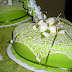 Detalle torta satélite con forma de corazón.