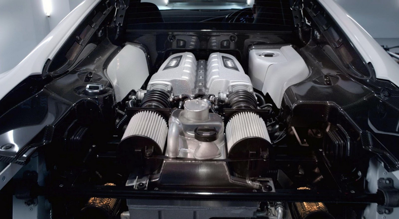 [Audi-R8-V10-2%255B2%255D.jpg]
