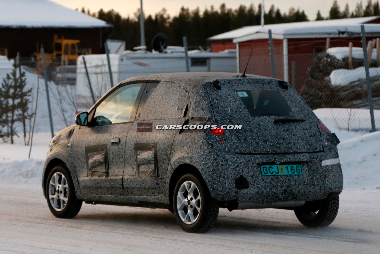 [2015-Renault-Twingo-5D-08%255B3%255D.jpg]
