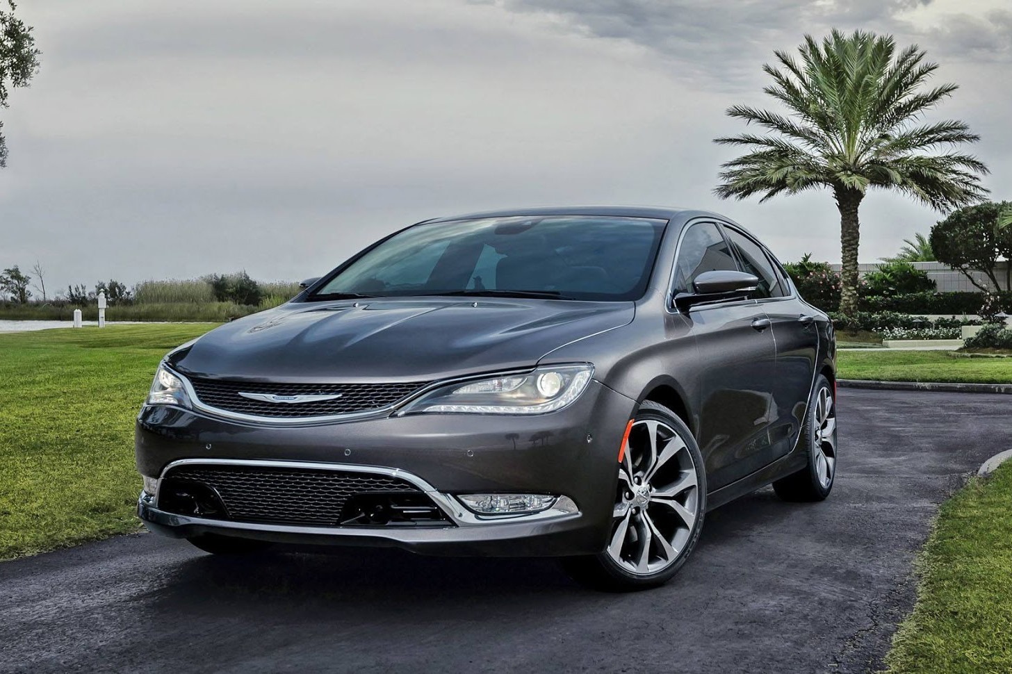 [2015-Chrysler-200-1%255B7%255D%255B3%255D.jpg]