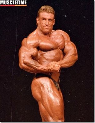 Dorian Yates at 1994 Mr. Olympia_side chest pose