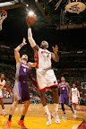 lebron james nba 121105 mia vs phx 04 King James wears 5 Colorways of Nike LeBron X in 6 Games
