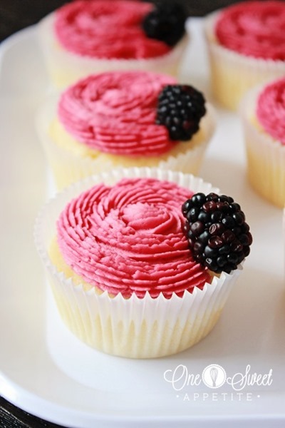blackberry_lemonade_cupcakes