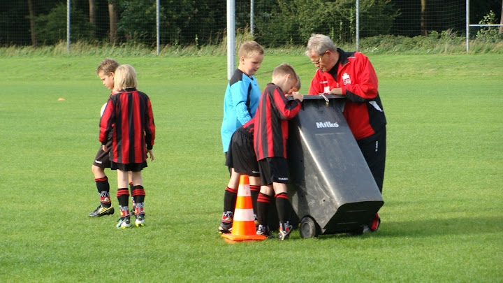2011 - 07 SEP - WVV E5 TRAINING IN TENUE 032.jpg