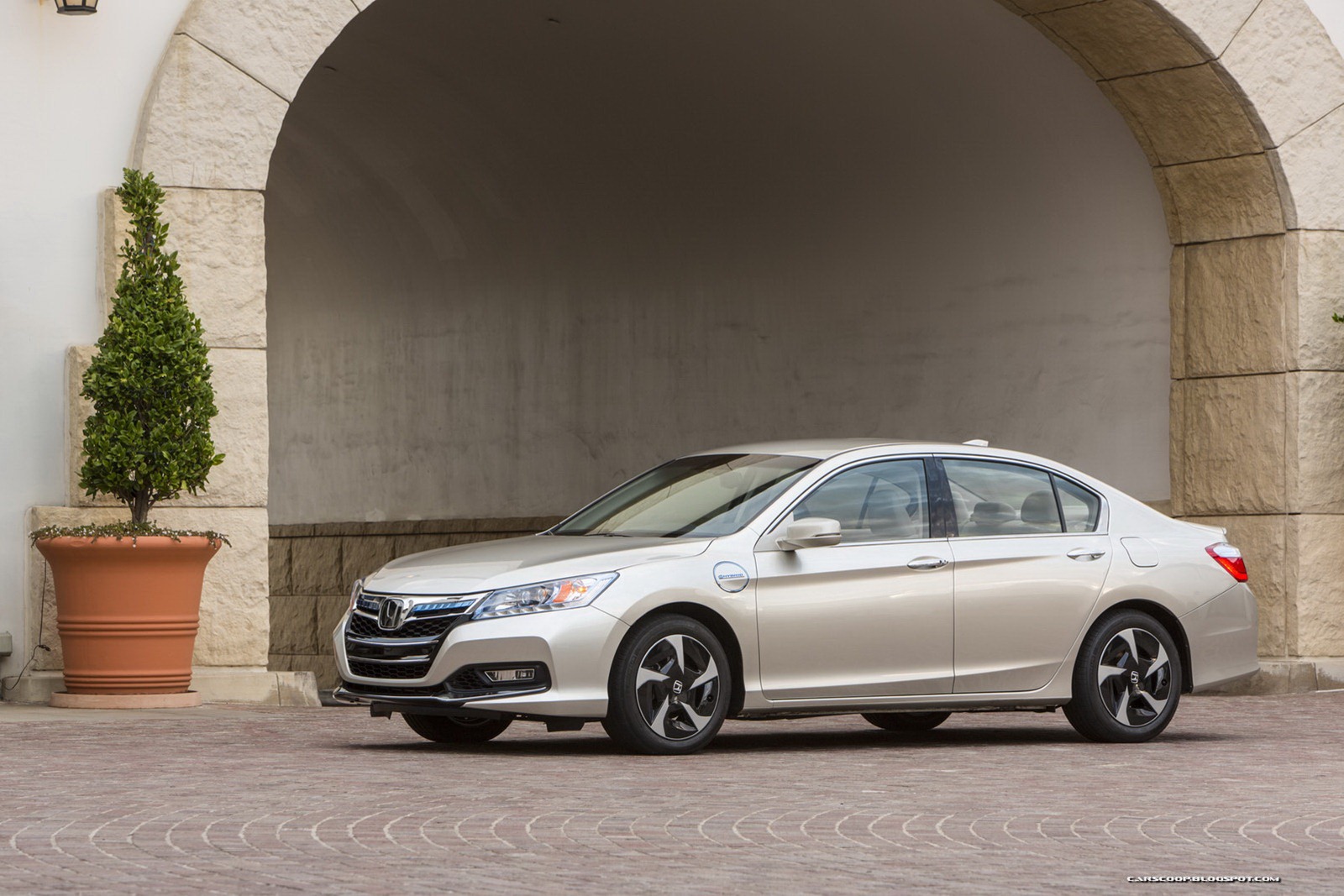 [2014_Honda_Accord_PHEV_217_%255B2%255D.jpg]