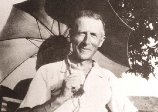 Image pierre teilhard de chardin pere teilhard jesuite scientifique jesuit scientist point omega noosphere le phenomene humain the human phenomenon parapluie galactique galactic umbrell1