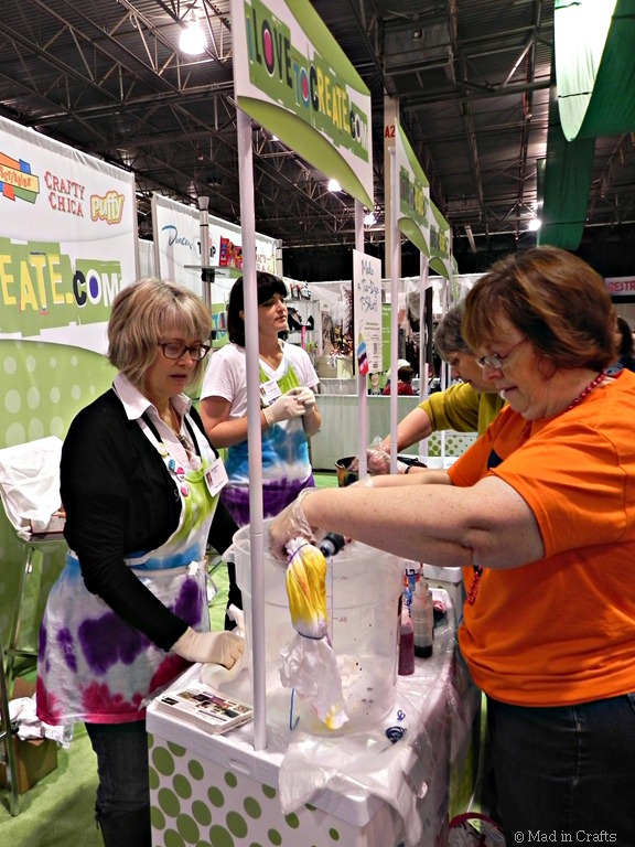 [tie-dying-t-shirts4.jpg]