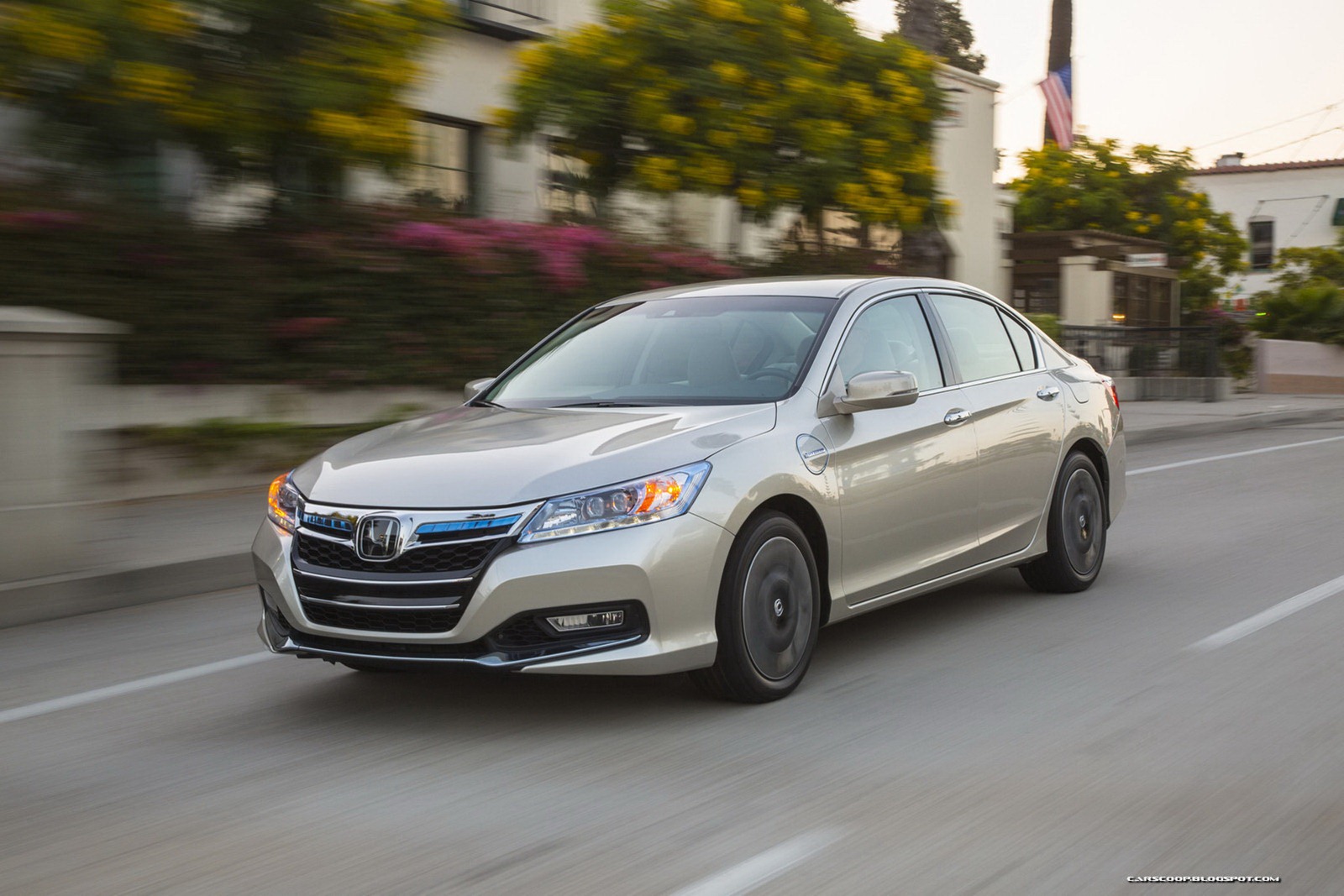 2014_Honda_Accord_PHEV_158_%255B2%255D.jpg