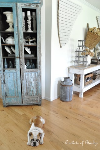[Diningroombluecabinet3.jpg]