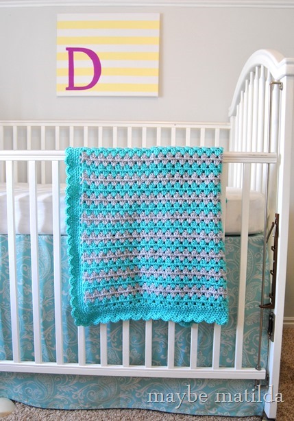 Get the free pattern and photo tutorial to crochet this baby blanket!