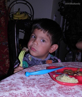 papo eating steak