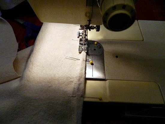 [b-pillow-how-to-sew-550x4134.jpg]