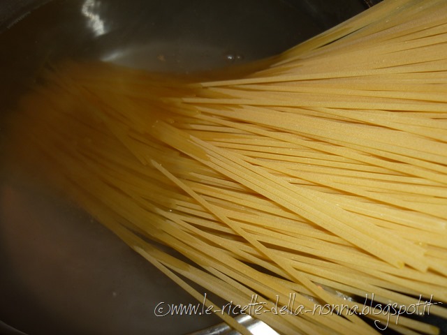 [Spaghetti-al-sugo-di-pomodoro-e-basi%255B19%255D.jpg]
