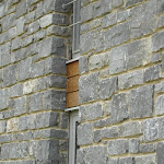 Détail mur et angles en moellons tout venant