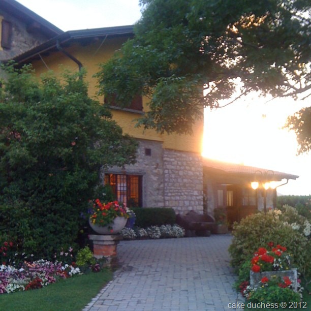 [1a43b38cc4d311e19e4a12313813ffc0_7%255B6%255D.jpg&description=Silent Sunday Italy: Ristorante La Madonnina')]