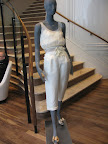 A chic pants outfit
