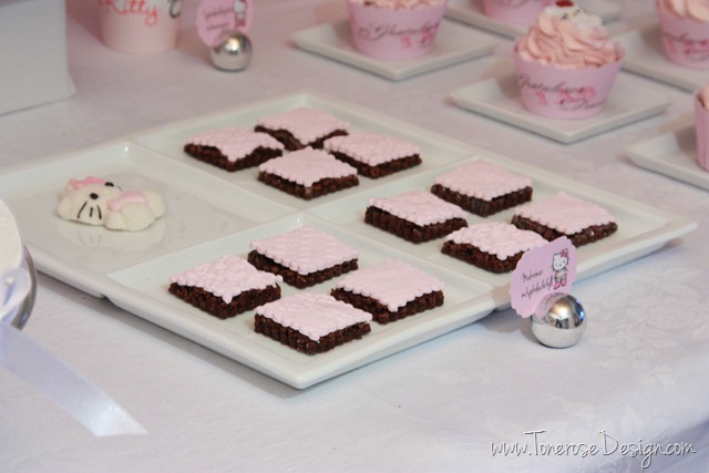 IMG_9407_rosa_kakebord_hello_kitty_dessertbord_bursdag