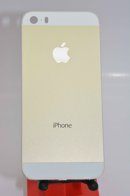 Champagne Apple iPhone 5S surfaces  5