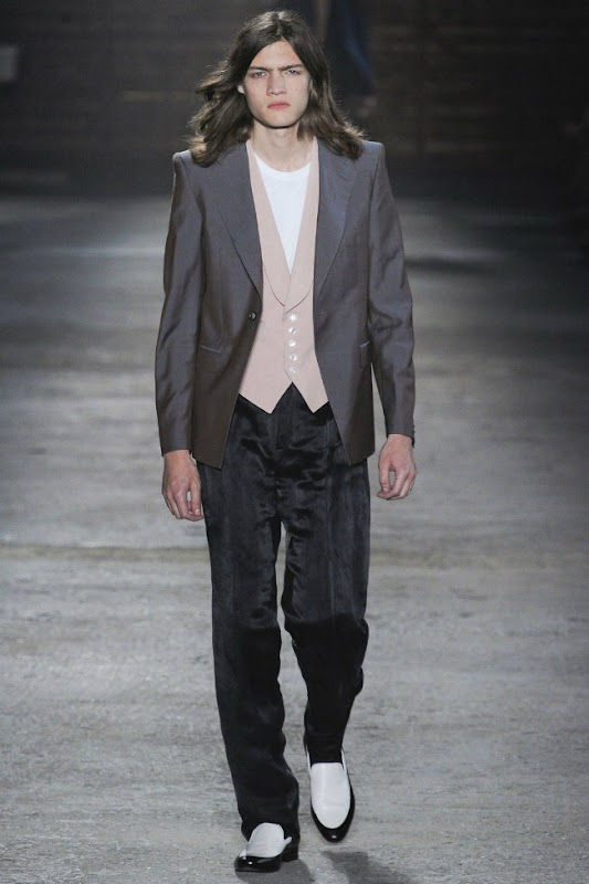 Milan Fashion Week Primavera 2012 - Alexander McQueen (19)