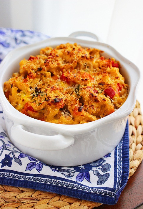 Spicy Roasted Vegetable Macaroni and Cheese – No butter, lots of veggies, and family friendly! Everyone always raves about this mouthwatering mac! | thecomfortofcooking.com