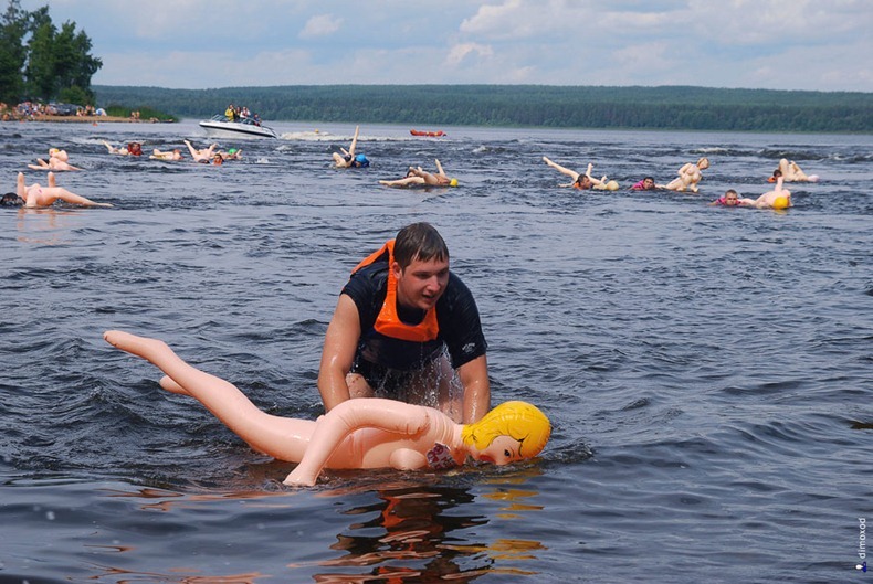 sex-doll-rafting20