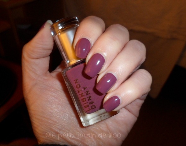 005-leighton-denny-free-in-red-magazine-offer-crushed-grape-berry-nail-polish