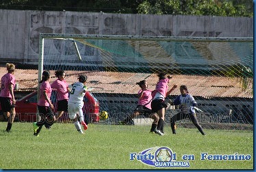 jugada del  gol de guastatoya. (7)