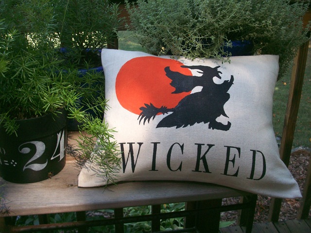 [Wicked%2520Halloween%2520Pillow%2520019%255B4%255D.jpg]