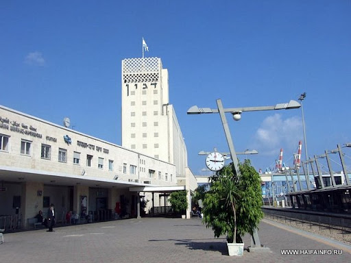ADSCF4502 Haifa Merkaz Railway Station.jpg