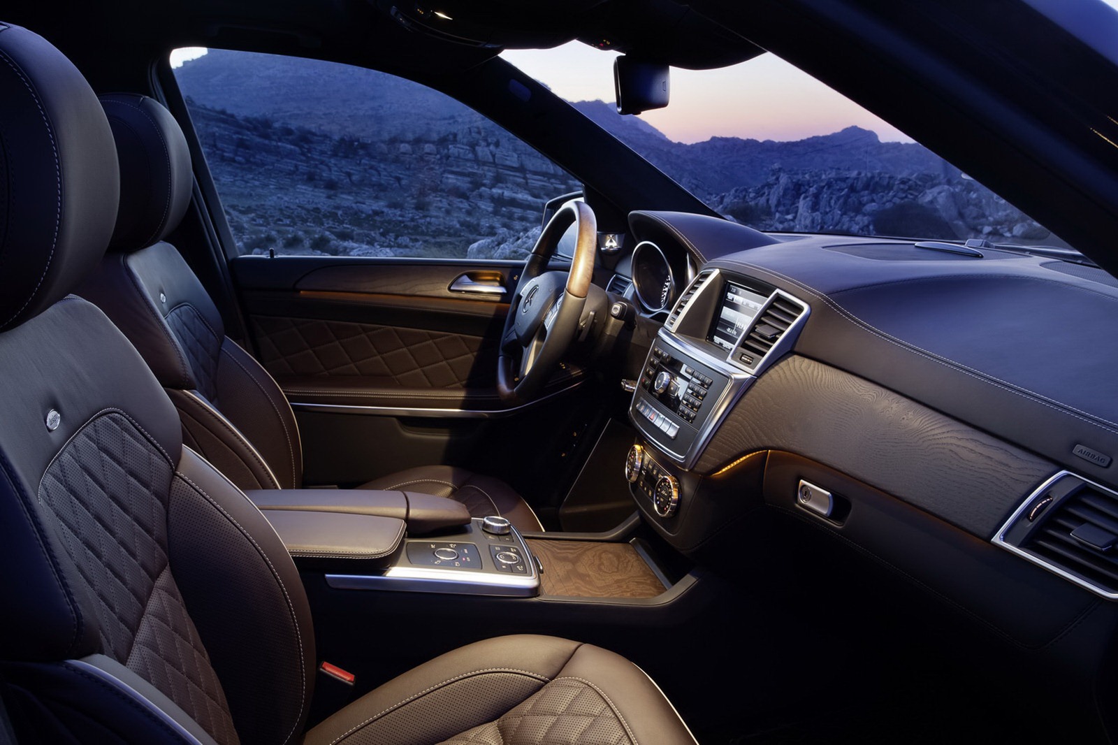 2013-Mercedes-Benz-GL-Class-25[2].jpg