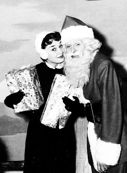 [Audrey%2520Hepburn%2520and%2520Santa%25201955%255B10%255D.jpg]