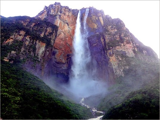 24.-La-maravillosa-cascada-del-Salto-del-Ángel-con-sus-957-metros-de-altura