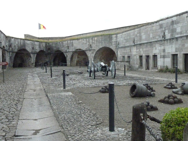 interior-de-la-ciudadela-de-dinant.JPG