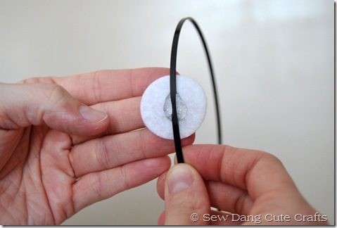 Hot-glue-felt-circle-to-headband