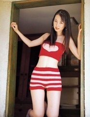 rina-akiyama-in-red-white-striped-tube-top-cute-japanese-girl-hot-gravure-idol-love-me-slowly-photobook-scan-picture-03