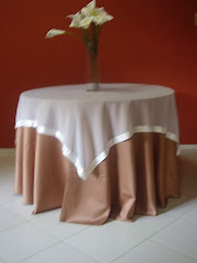 Sobre Toalha de Voil Especial, Linha: Barrinha Fotos do evento Toalhas Especiais. Foto numero 16 da empresa de toalhas e tecidos Tropical Toalhas, que vende tecidos, toalhas, capas de cadeira e guardanapos para festas e eventos; toalha redonda longa, sobretoalhas (sobre-toalhas), toalhas especiais, sobrecapas (sobre-capas), caminho de mesa, capas de almofadas e aventais, nos tecidos cetim podange, gorgurao, shantung (xantungue), voil liso, voile bordado, voal estampado, jacard (jacquard), panama gold, e em estilos matelasse, fanstasminha, princesinha, fraque, em diversos formatos e tamanhos. tecidos para decoração rio de janeiro rj venda festa eventos toalha redonda tecido loja capa cadeira caminho mesa almofada capas cadeiras lojas gorgurão com flores decoracao poliester