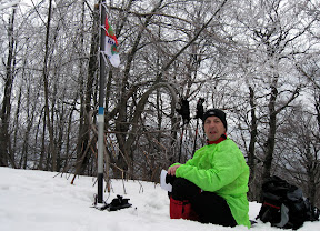 Na vrhu prevladujejo zimske razmere./ At the top is dominated by winter conditions.